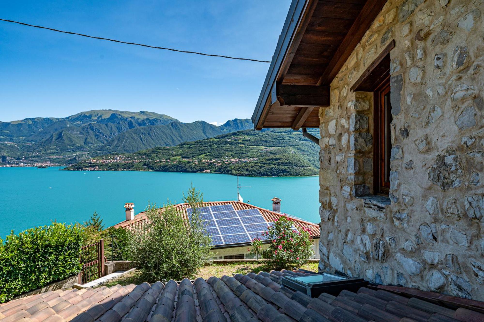 Lago Di Iseo - Lake View House Tavernola Bergamasca Exterior foto
