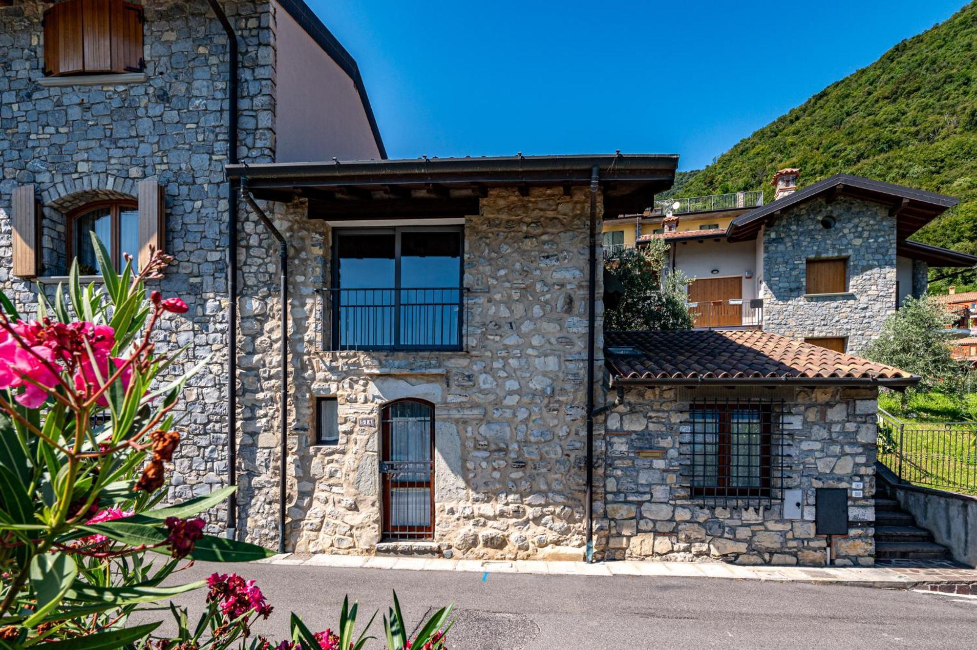 Lago Di Iseo - Lake View House Tavernola Bergamasca Exterior foto