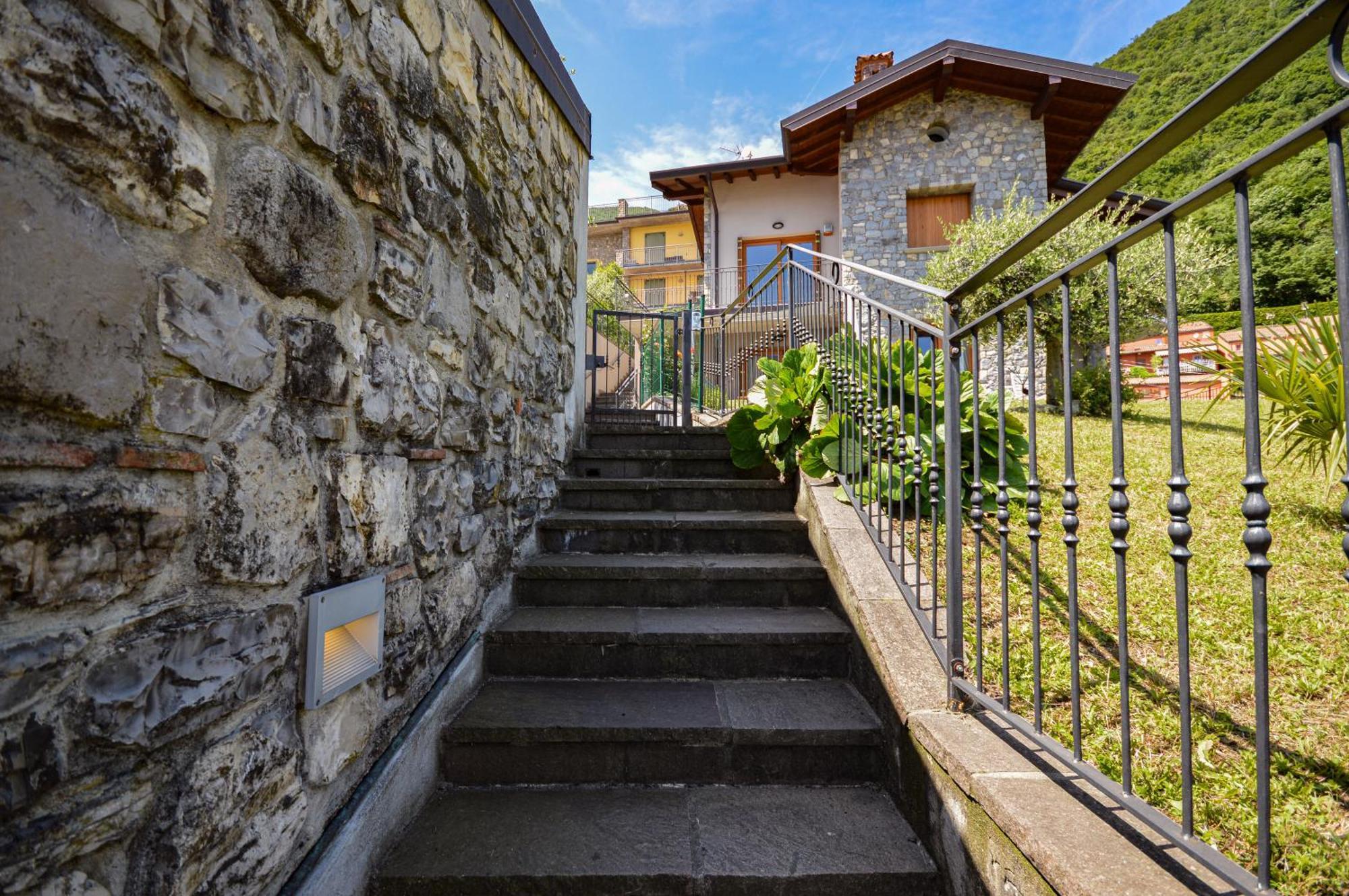 Lago Di Iseo - Lake View House Tavernola Bergamasca Exterior foto