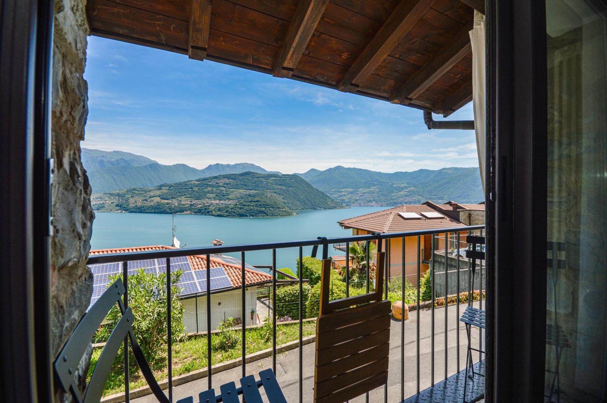 Lago Di Iseo - Lake View House Tavernola Bergamasca Exterior foto